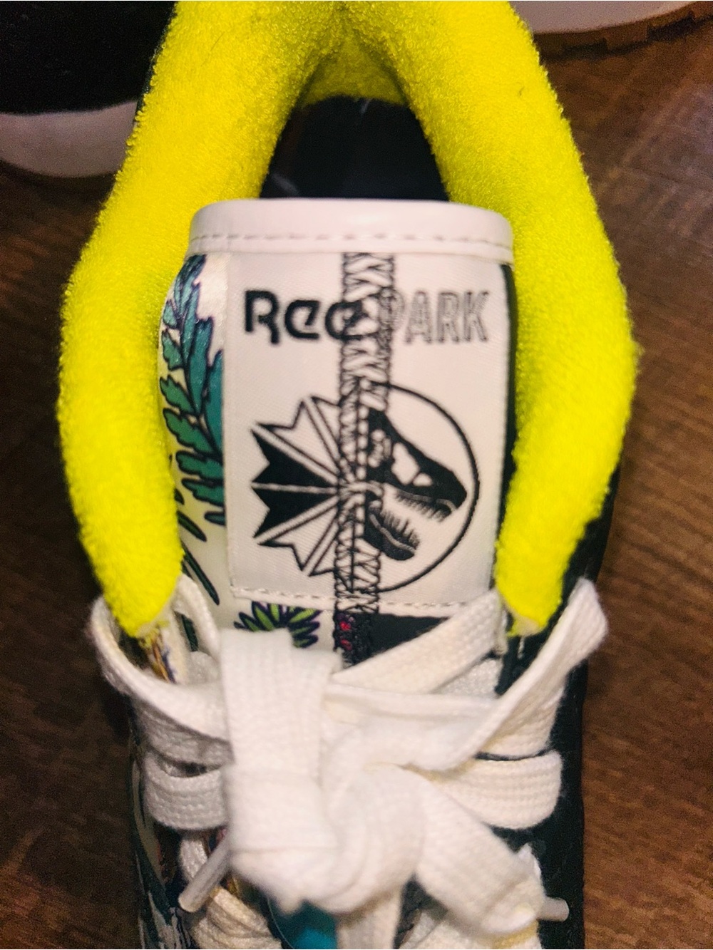 Reebok Classic Leather sneakers, part of the Jurassic Park collaboration - Picture 9 of 13